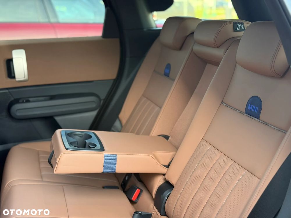 MINI Countryman E 66.5kWh Linia Favoured - 17