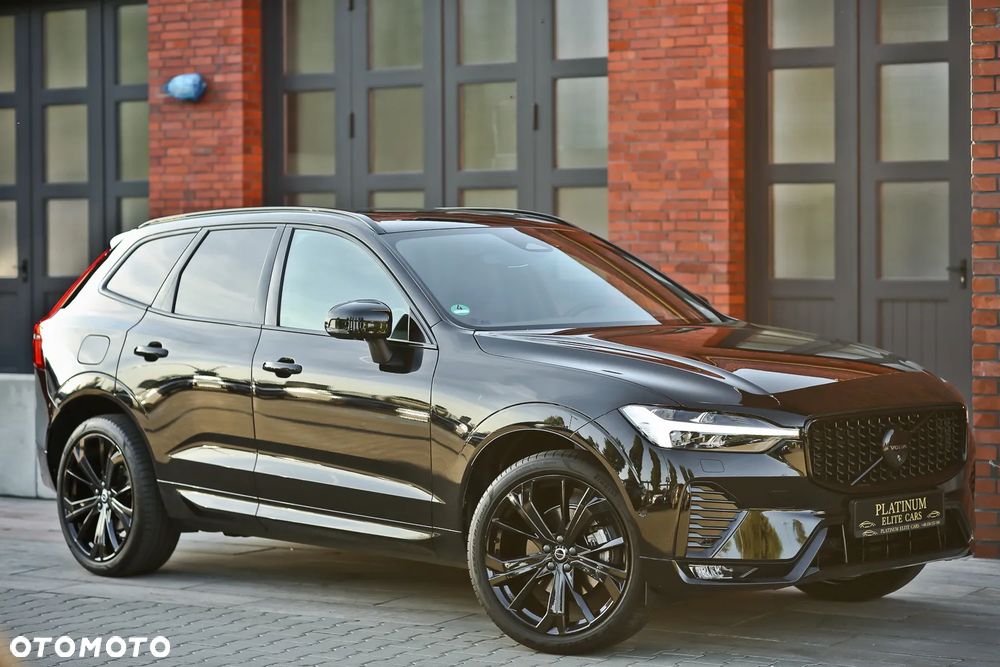 Volvo XC 60 B5 B AWD Plus Black Edition - 4