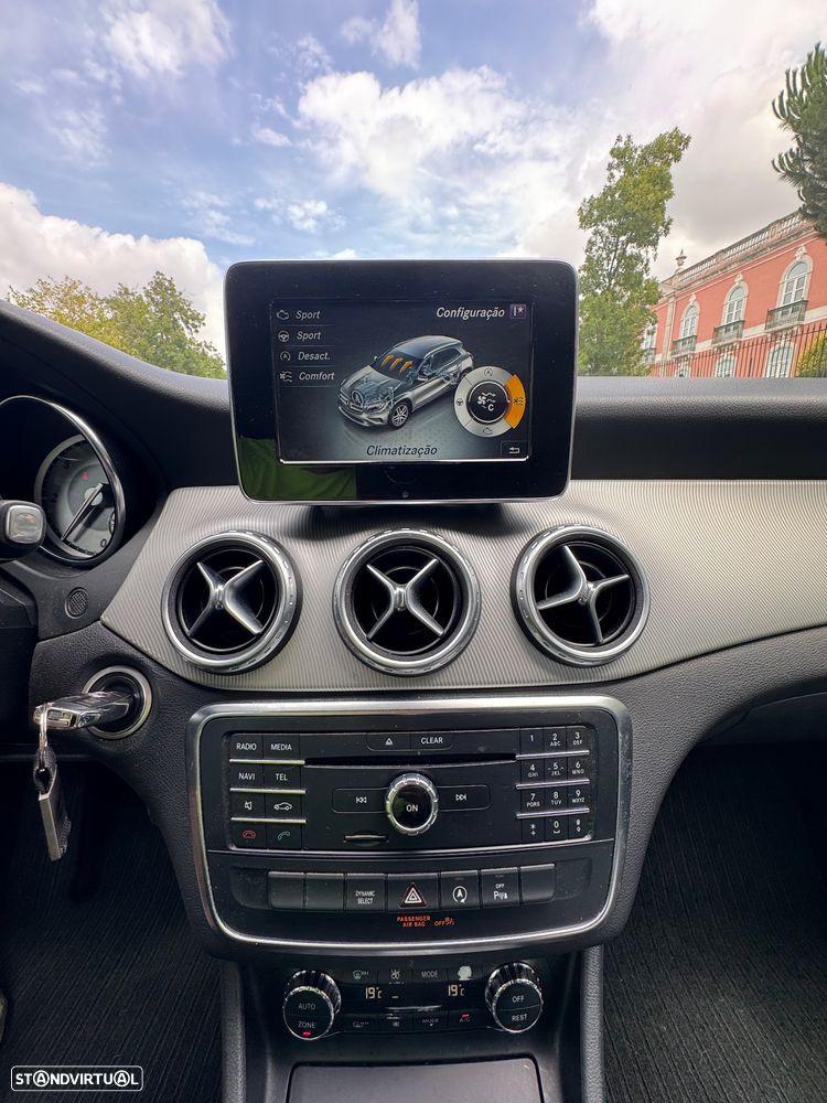 Mercedes-Benz GLA 180 d 7G-DCT Urban - 14