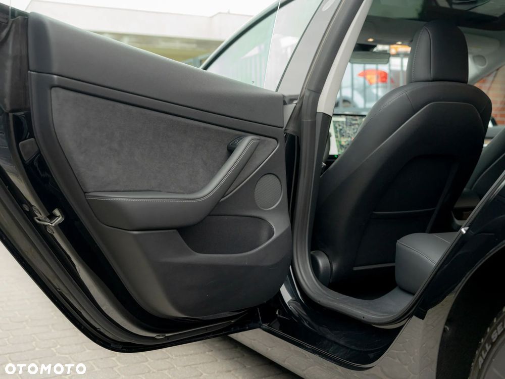 Tesla Model 3 - 14