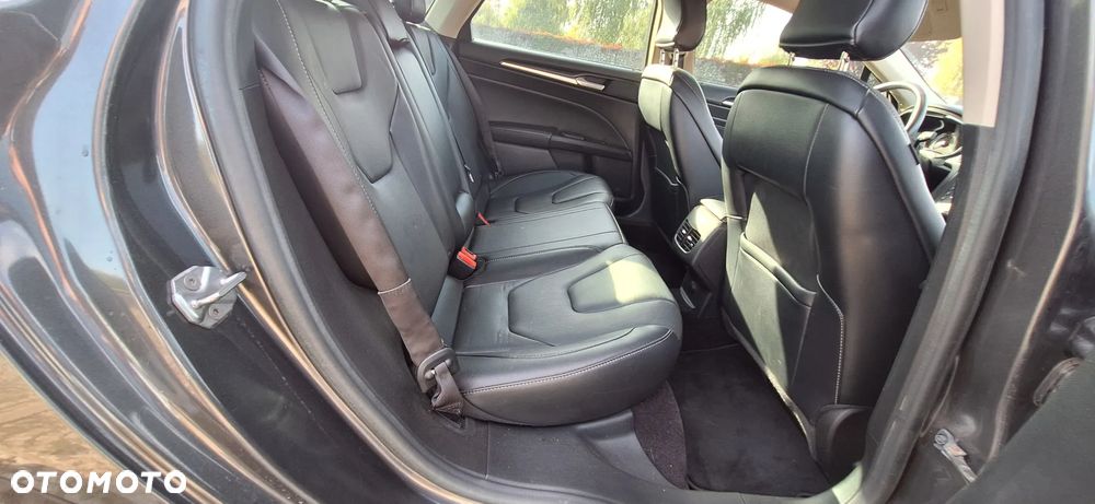 Ford Fusion - 27