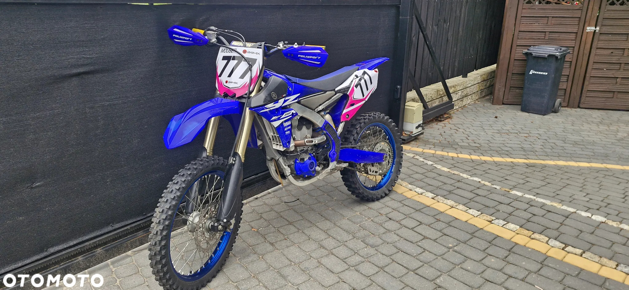 Yamaha YZF - 4