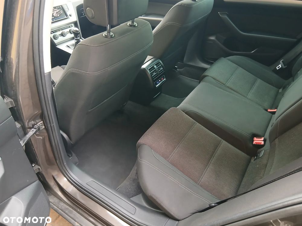 Volkswagen Passat 2.0 TDI (BlueMotion Technology) Comfortline - 13