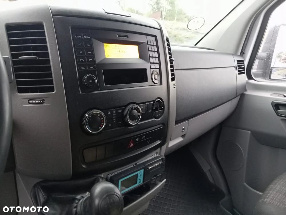 Mercedes-Benz Sprinter - 11