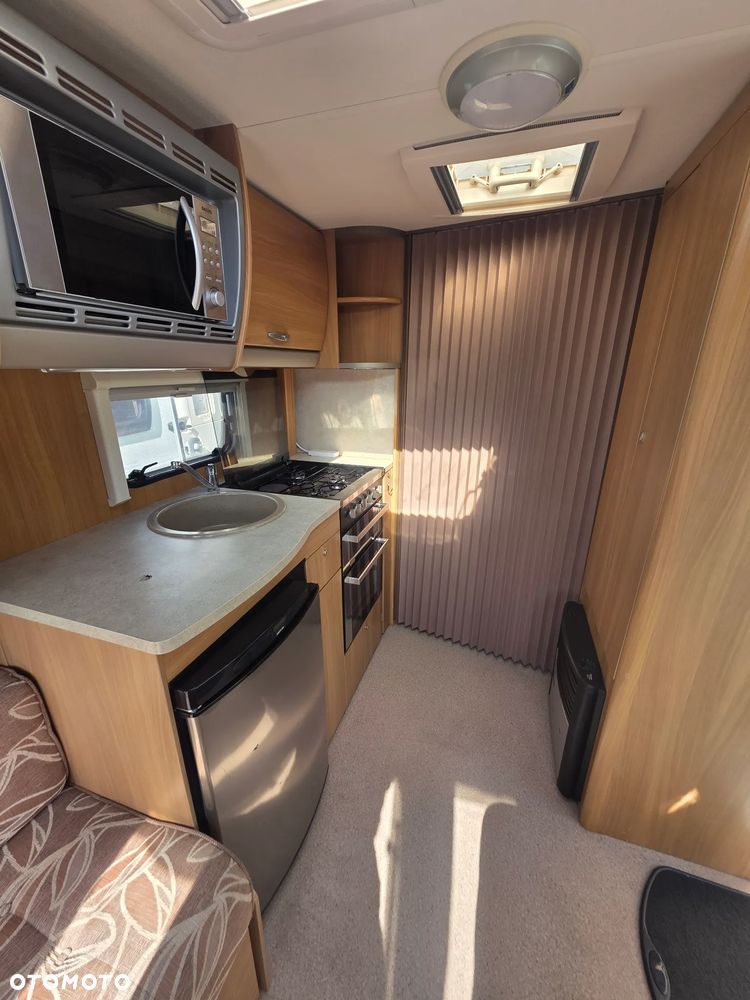 SWIFT CHARISMA 535 - 16