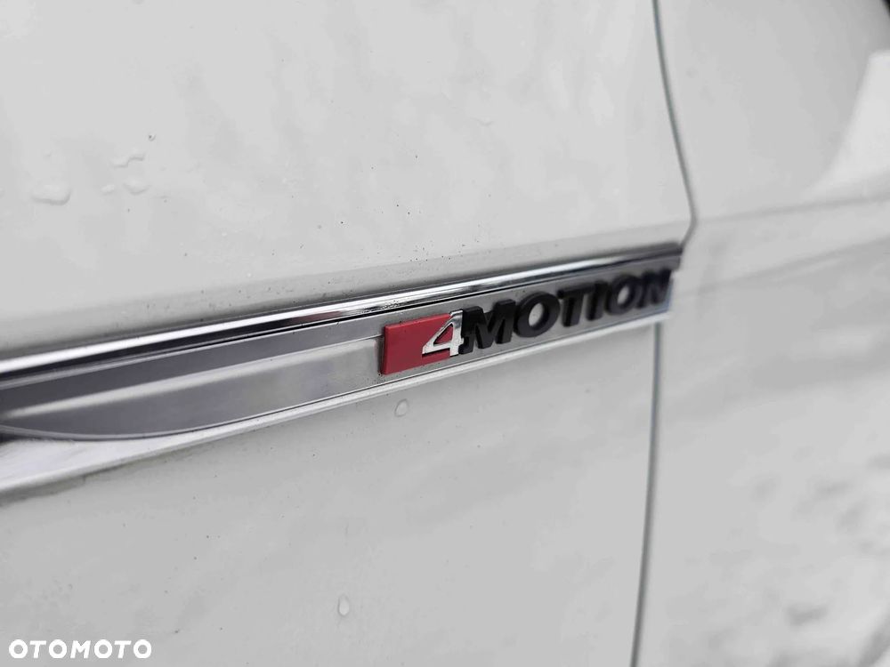 Volkswagen Passat Variant 2.0 TDI SCR 4Motion DSG Highline - 29