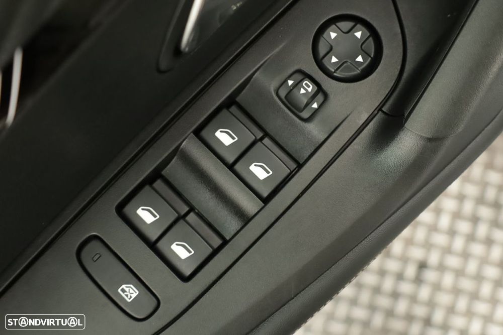 Peugeot 2008 1.2 PureTech Allure - 21