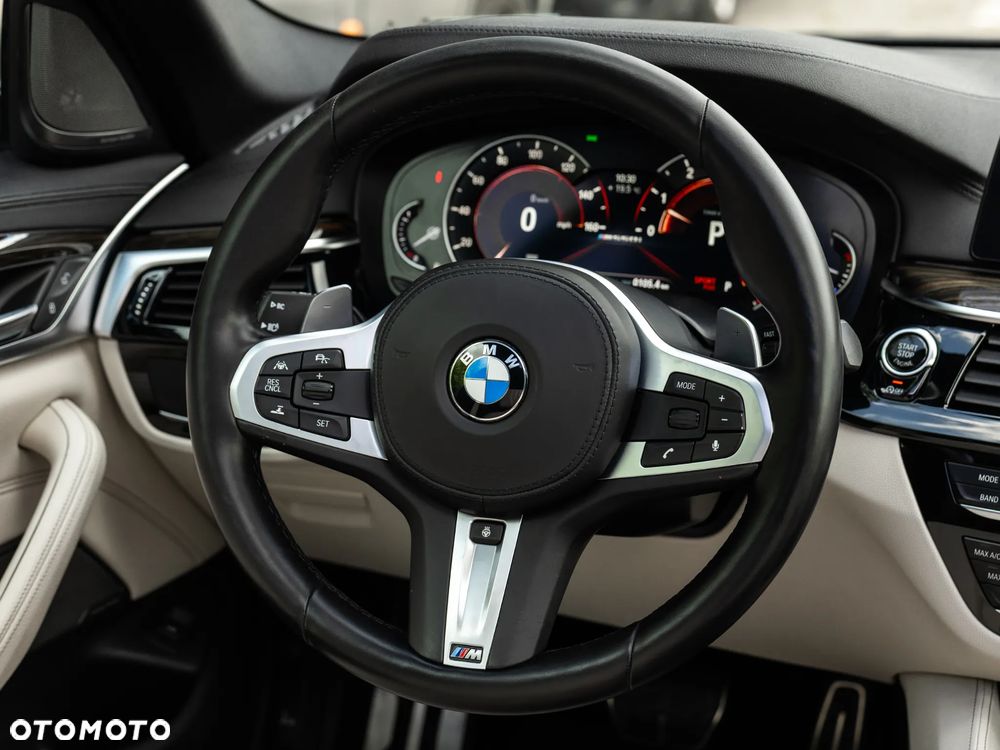 BMW Seria 5 M550i xDrive - 21