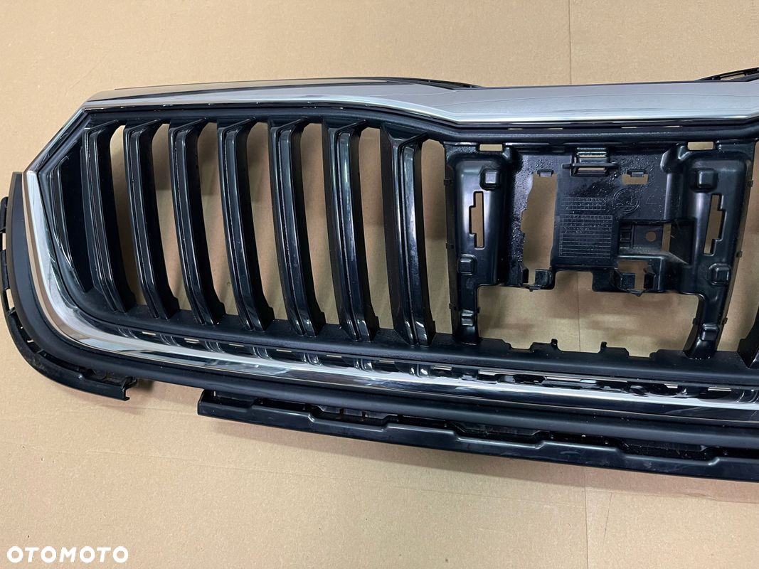 GRILL SKODA OCTAVIA IV ATRAPA ZDERZAKA OCTAVIA IV GRILL 2019-2024 - 2
