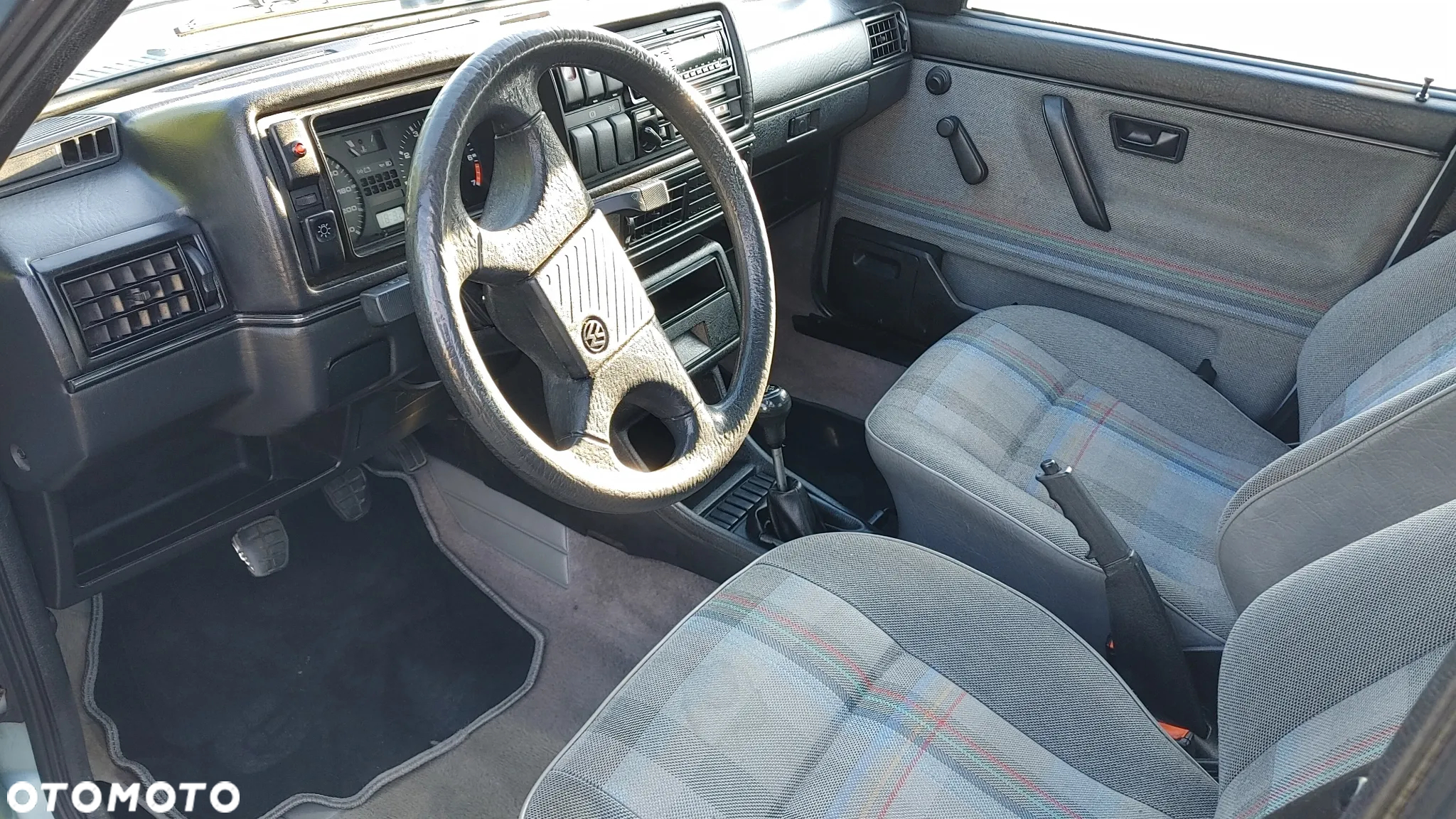 Volkswagen Golf 1.6 GL - 16