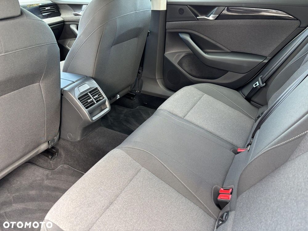 Volkswagen Passat Variant 2.0 TDI SCR DSG - 15