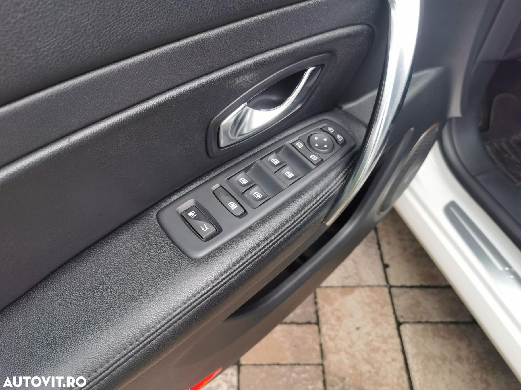 Renault Latitude 2.0 dCi Initiale Aut. - 10