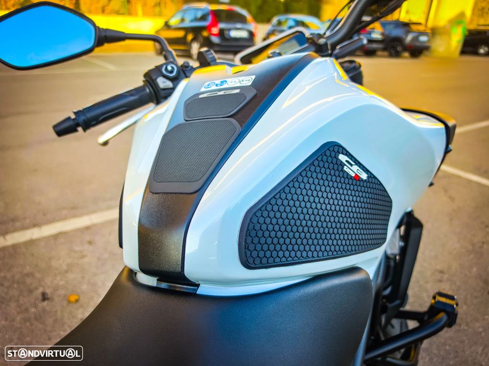 Honda CB Neo Sports Café - 10