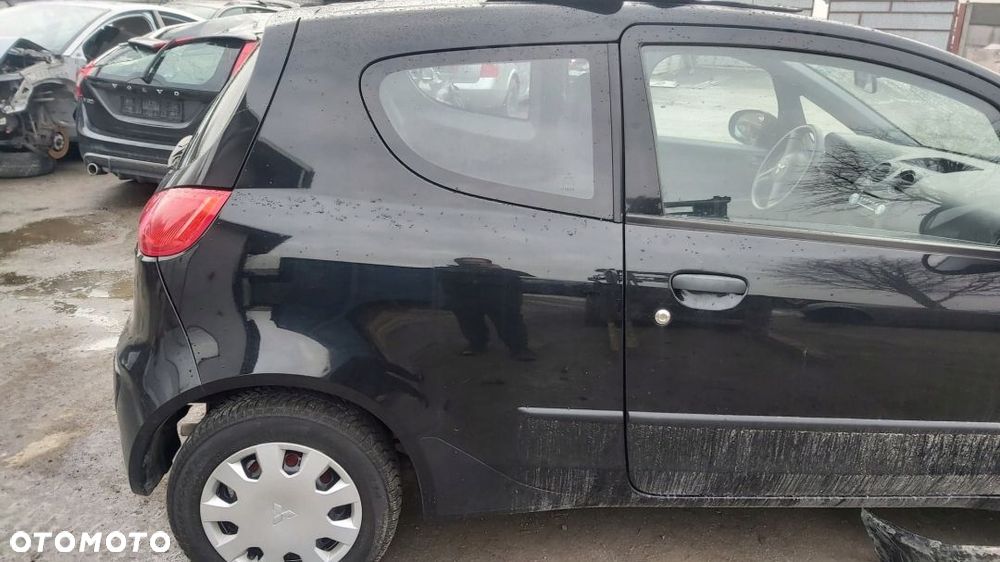 MITSUBISHI COLT VI 3D LAMPA LEWY TYL W BLOTNIK - 12