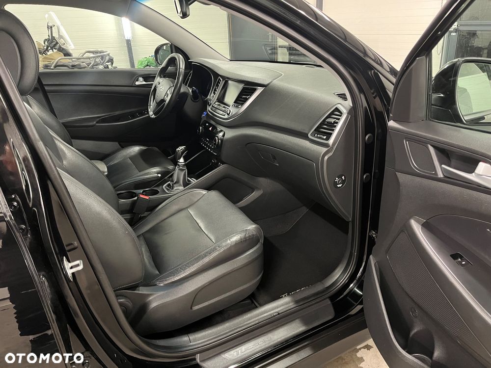 Hyundai Tucson blue 1.7 CRDi 2WD Intro Edition - 29