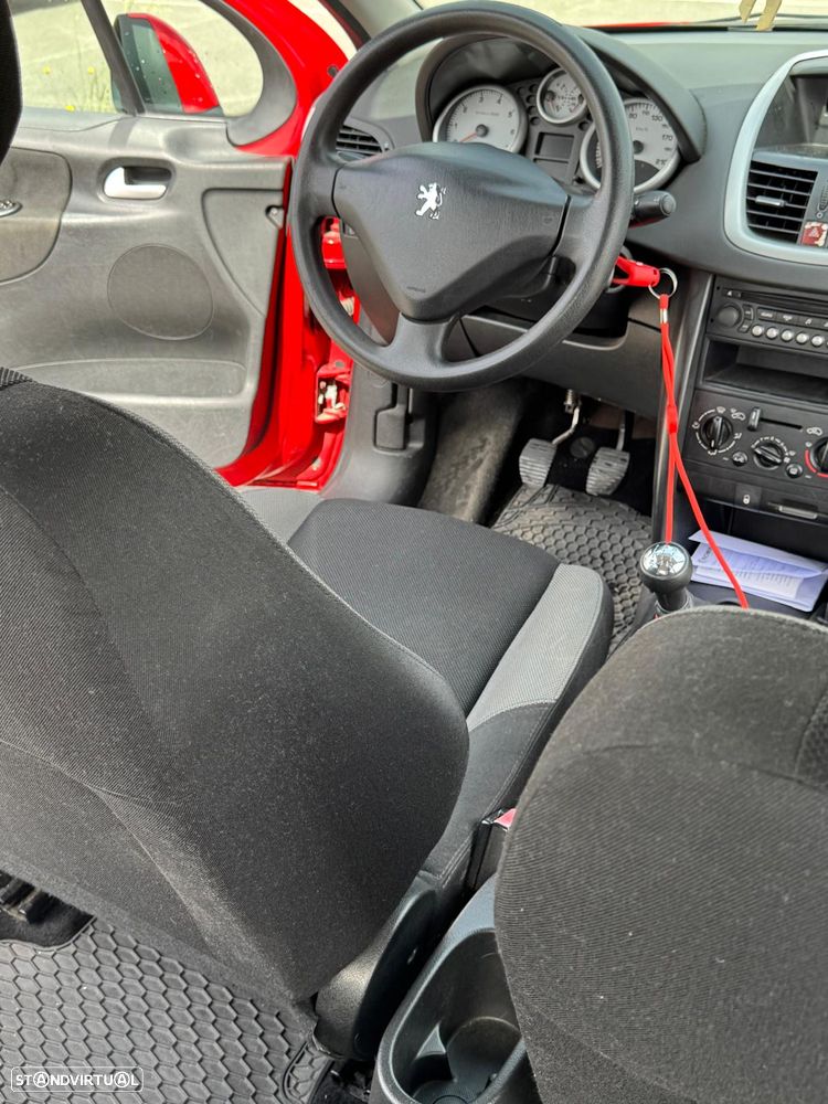 Peugeot 207 - 13