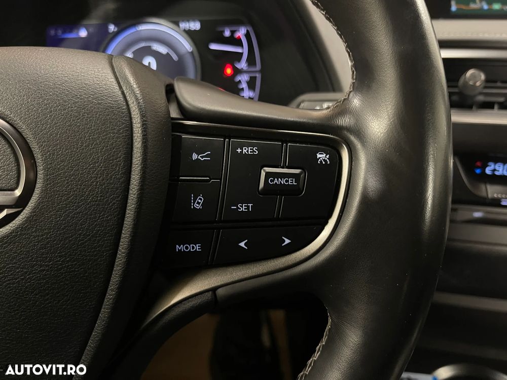 Lexus UX 250h Business Edition - 18