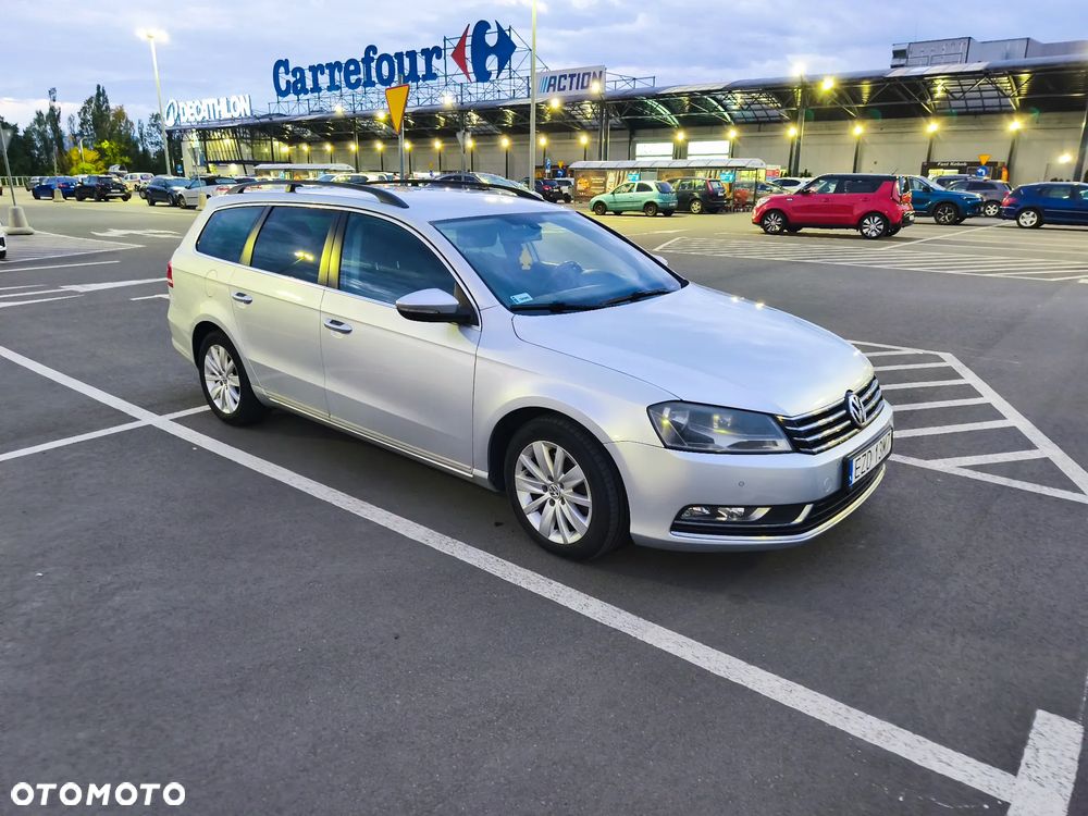 Volkswagen Passat - 1