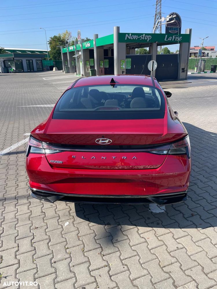Hyundai Elantra 1.6 l 123 CP 6MT Highway - 6