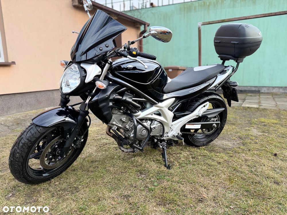 Suzuki Gladius - 2