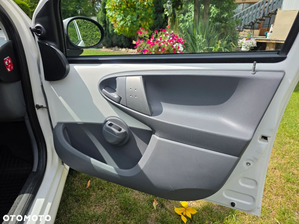 Peugeot 107 1.0 Trendy - 26