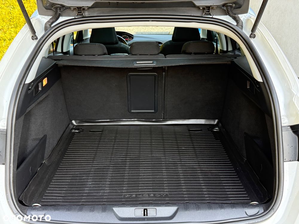 Peugeot 308 BlueHDi 130 Stop & Start Allure Pack - 22