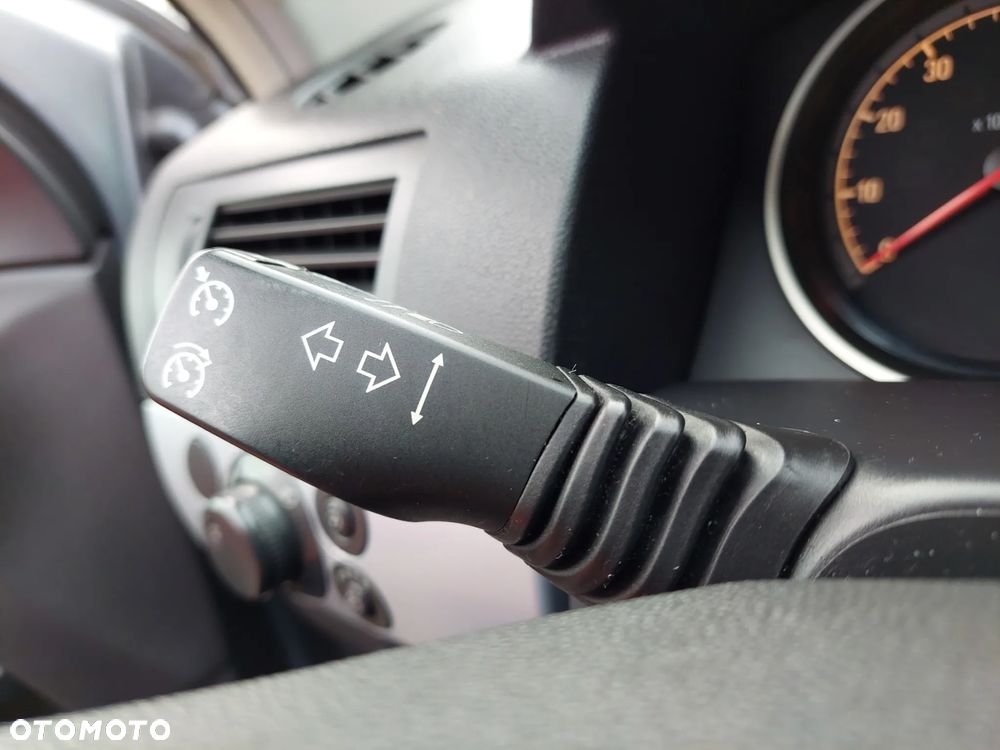 Opel Astra 1.6 Sport Easytronic - 16