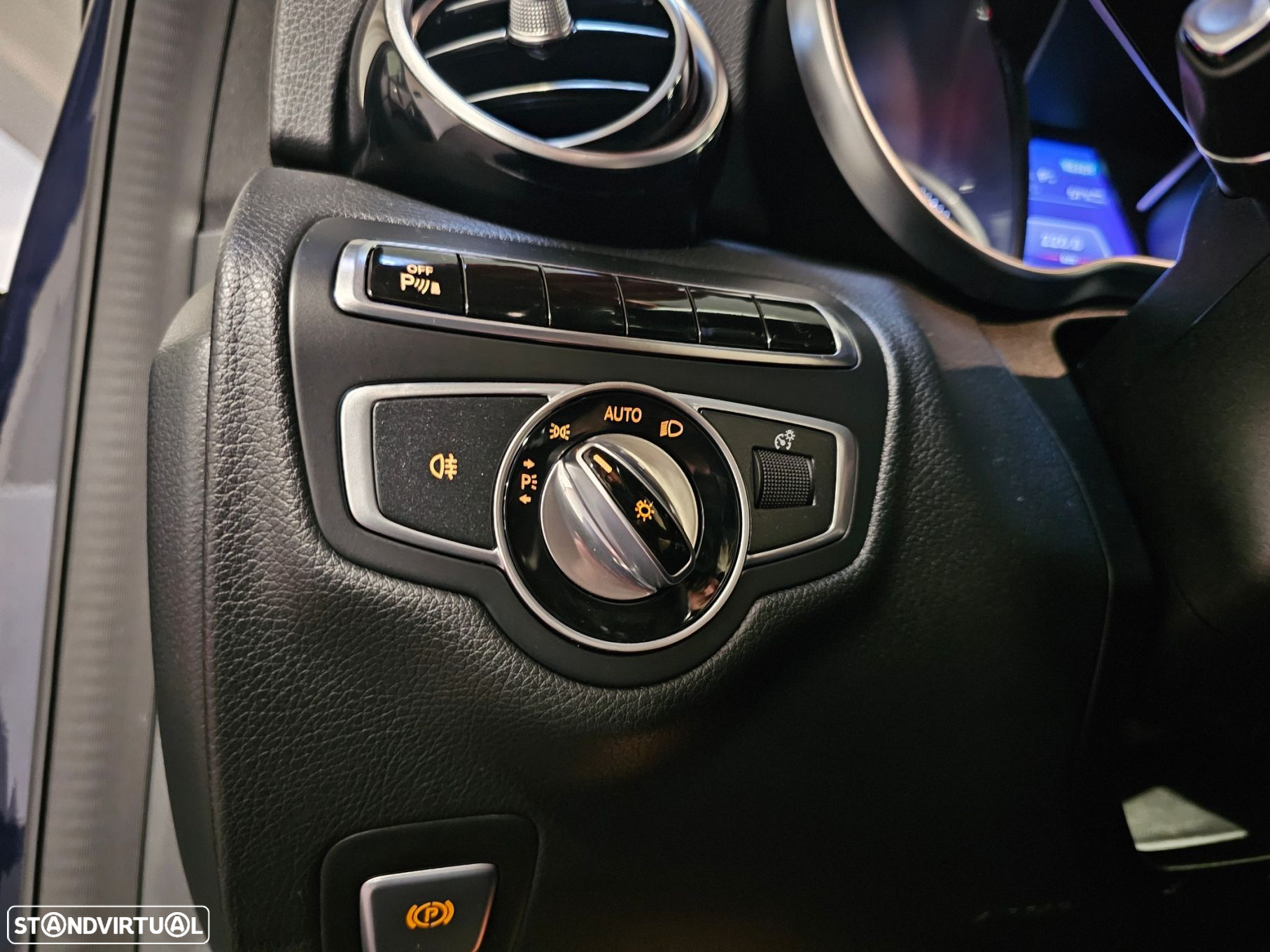 Mercedes-Benz C 300 h AMG Line - 24