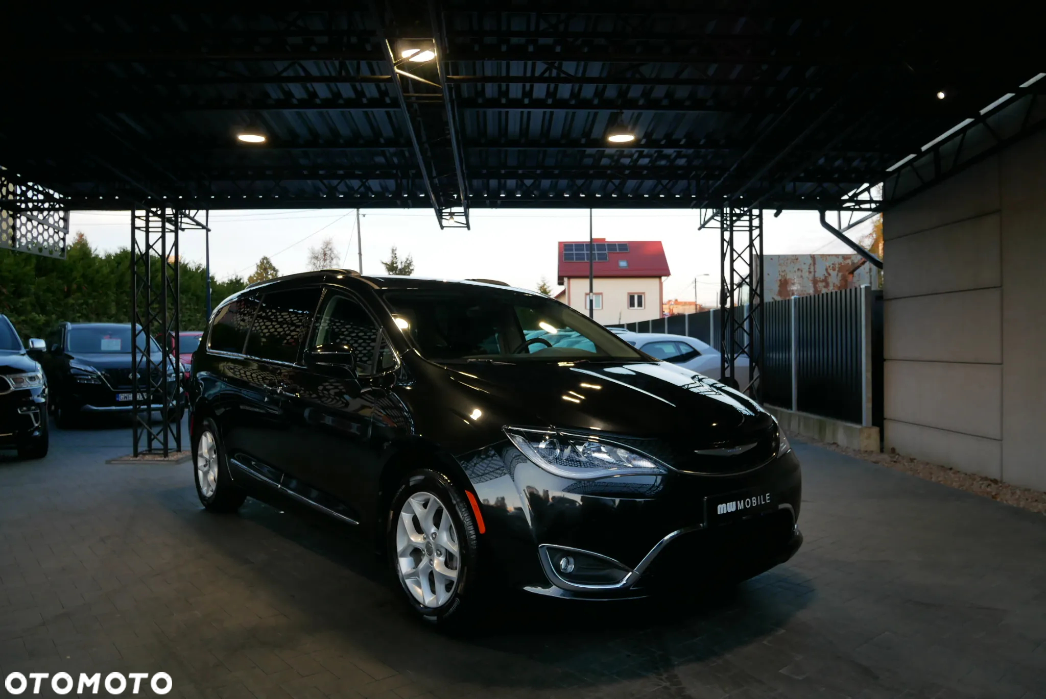 Chrysler Pacifica - 2