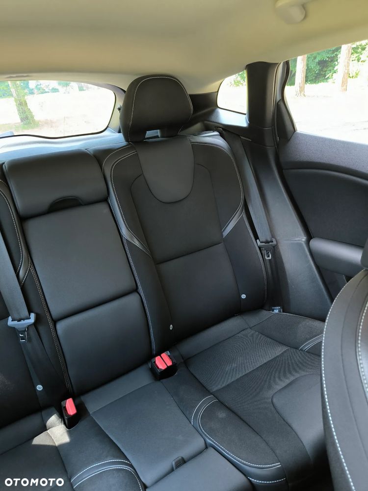 Volvo V40 D4 Drive-E Momentum - 34