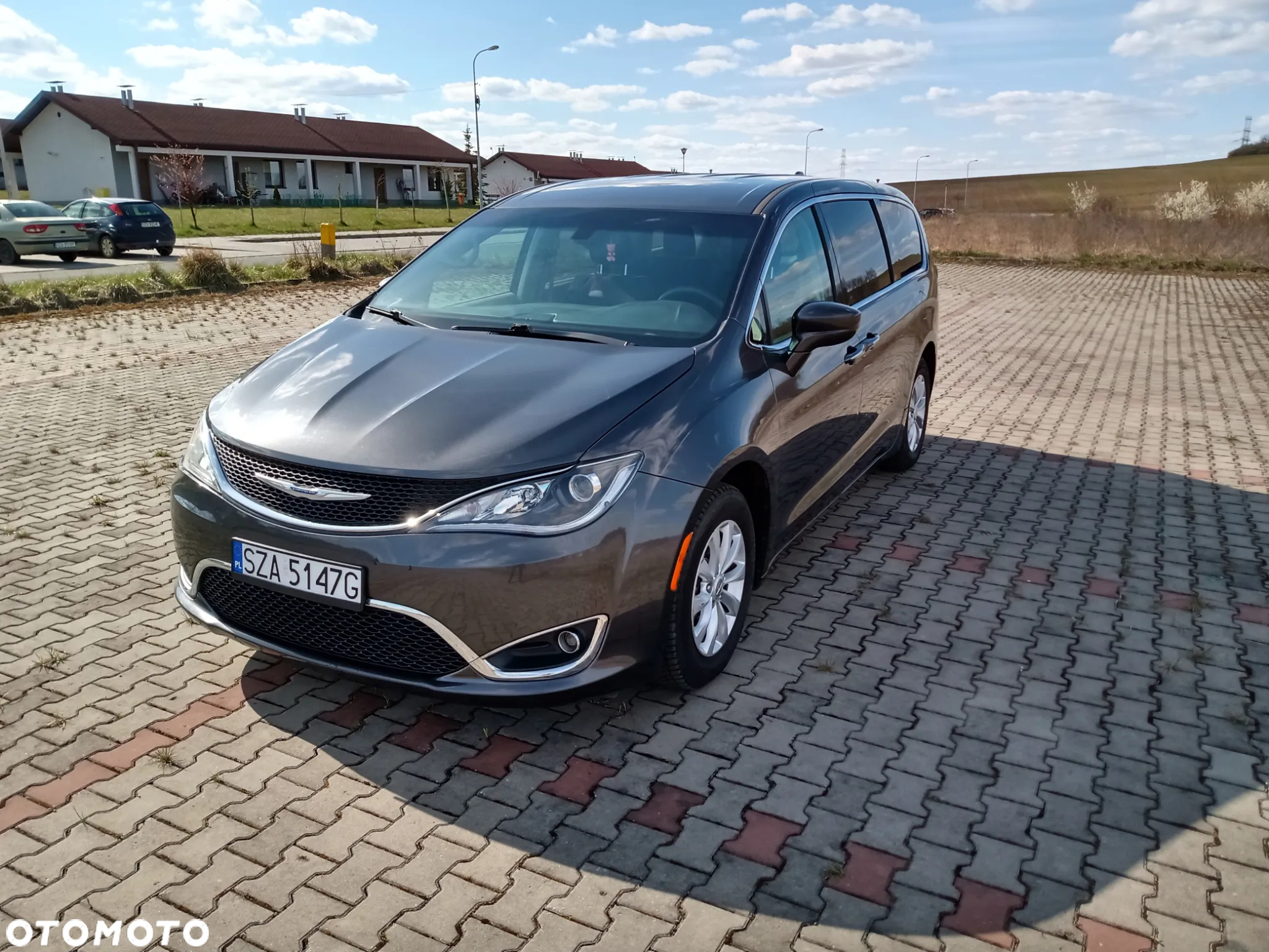 Chrysler Pacifica - 2