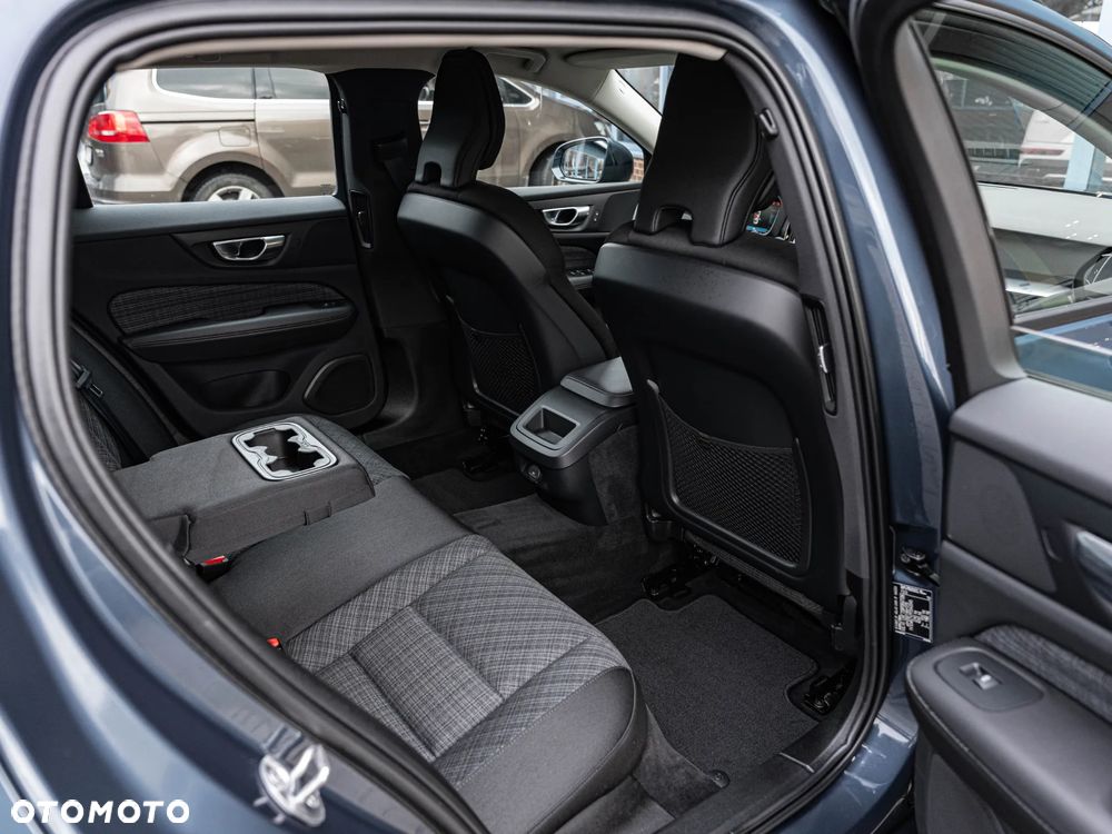 Volvo V60 B3 B Essential - 33