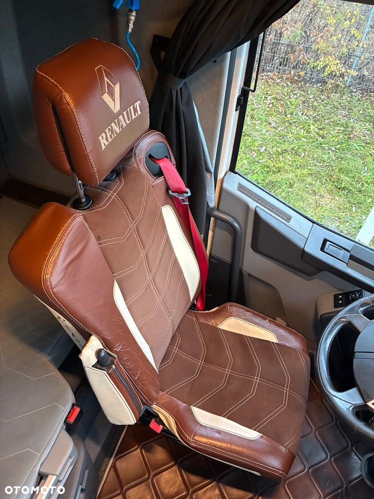 Renault T480 High Sleeper Cab - 12