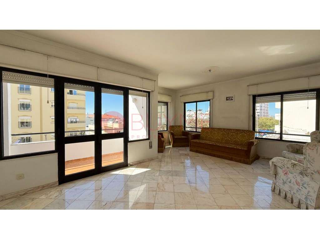 Apartamento T3 com Terraços e Garagem em Loulé - Grande imagem: 4/16