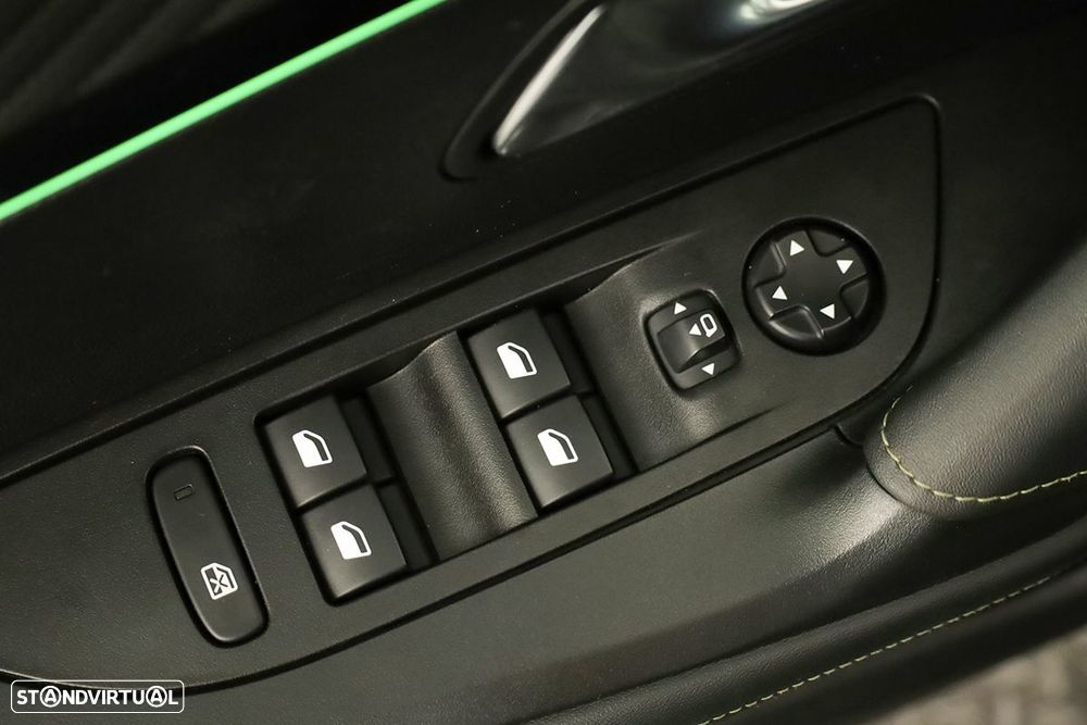 Peugeot 2008 1.2 PureTech GT EAT8 - 21