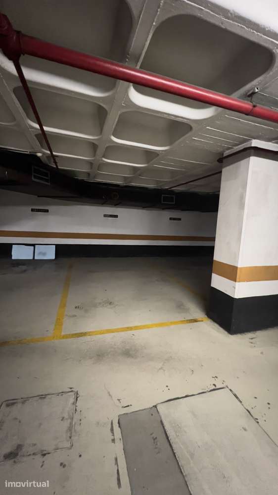 Parqueamento inserido em prédio de prestígio - Grande imagem: 3/4