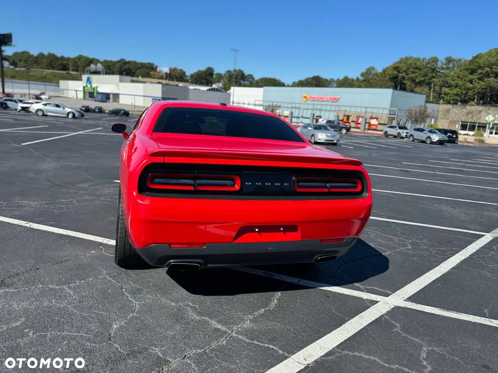 Dodge Challenger - 7