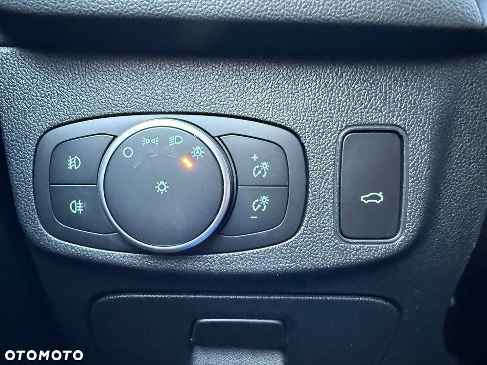 Ford Focus SW 1.0 EcoBoost S&S TITANIUM X - 31