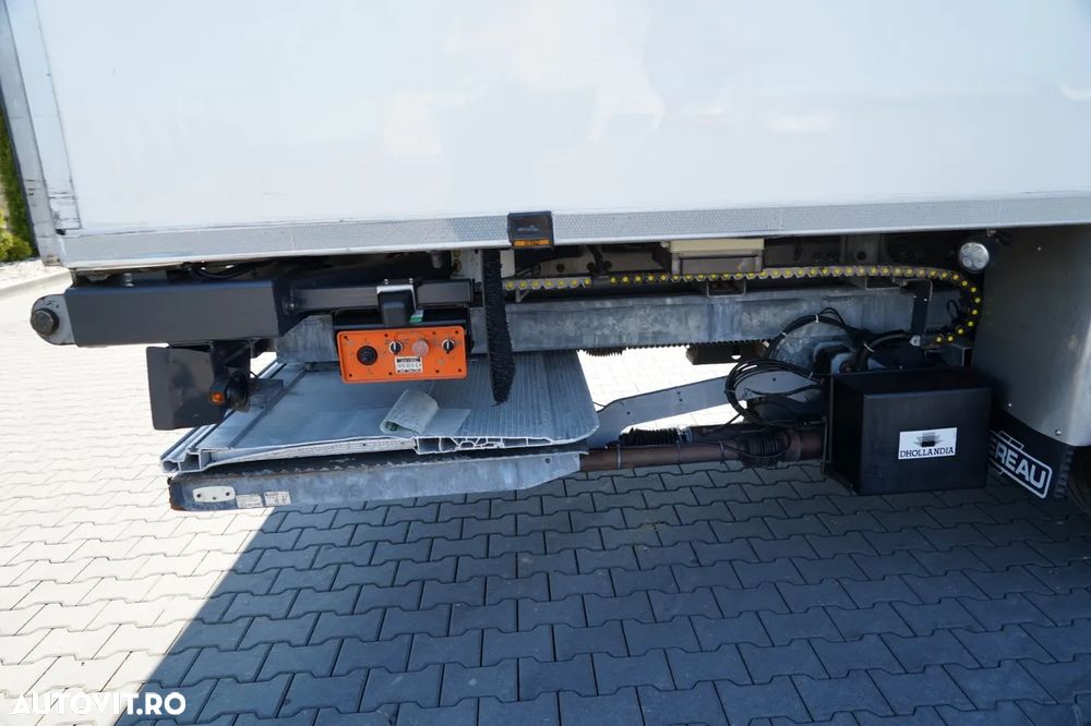 Renault T 430 / 6x2 / REFRIGERAT -9 M / UNITATE CARRIER SUPRA 1250 / platformă elevatoare / oblon rulant / punte de ridicare / direcție - 21