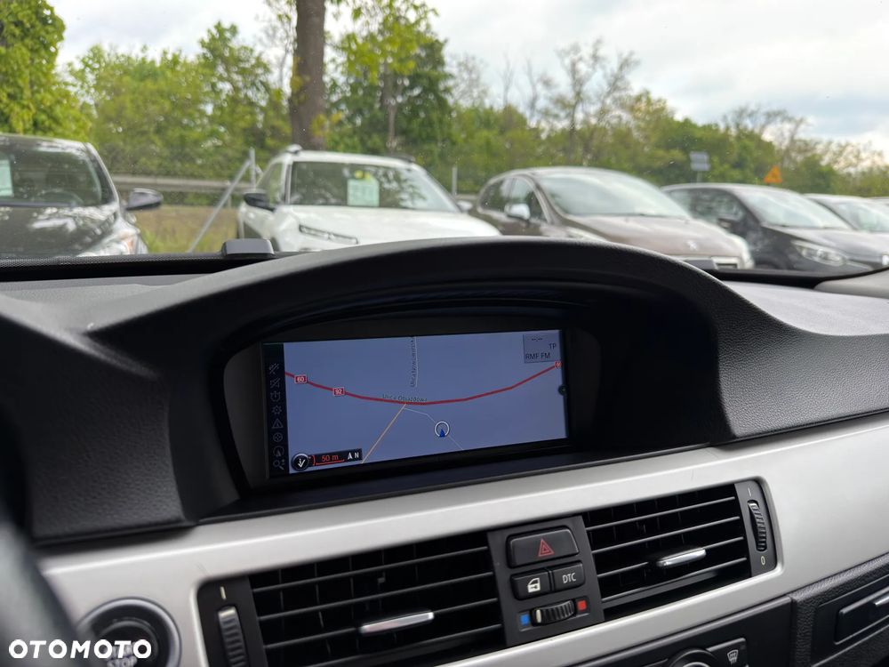 BMW Seria 3 325i Edition Exclusive - 36