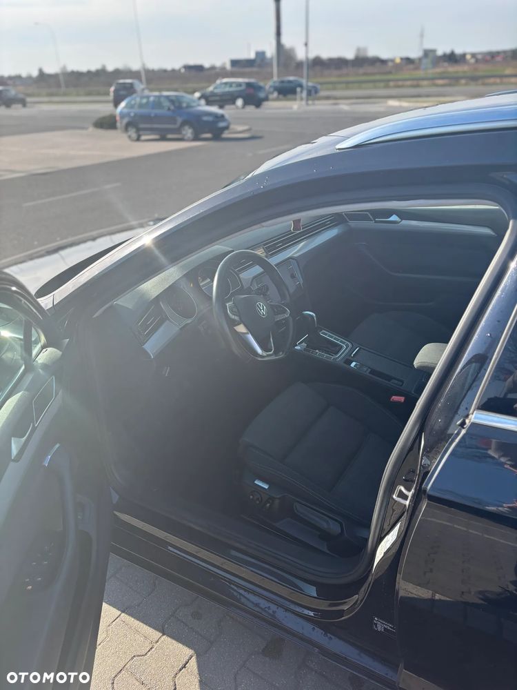 Volkswagen Passat - 11