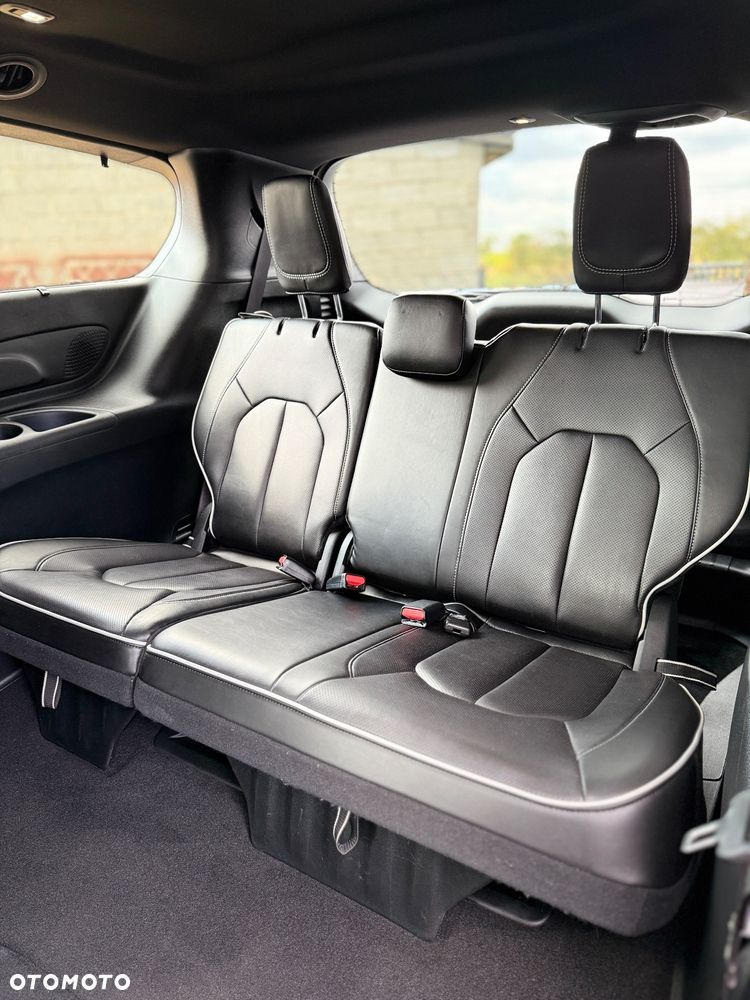 Chrysler Pacifica - 29