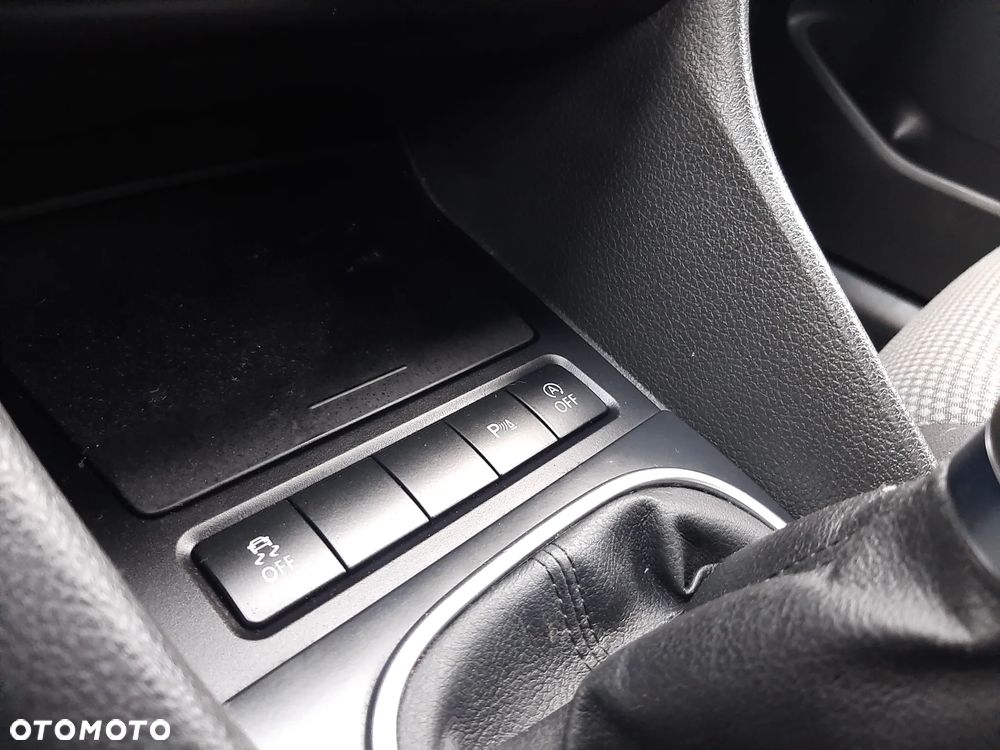 Volkswagen Golf 1.6 TDI DPF Highline - 23