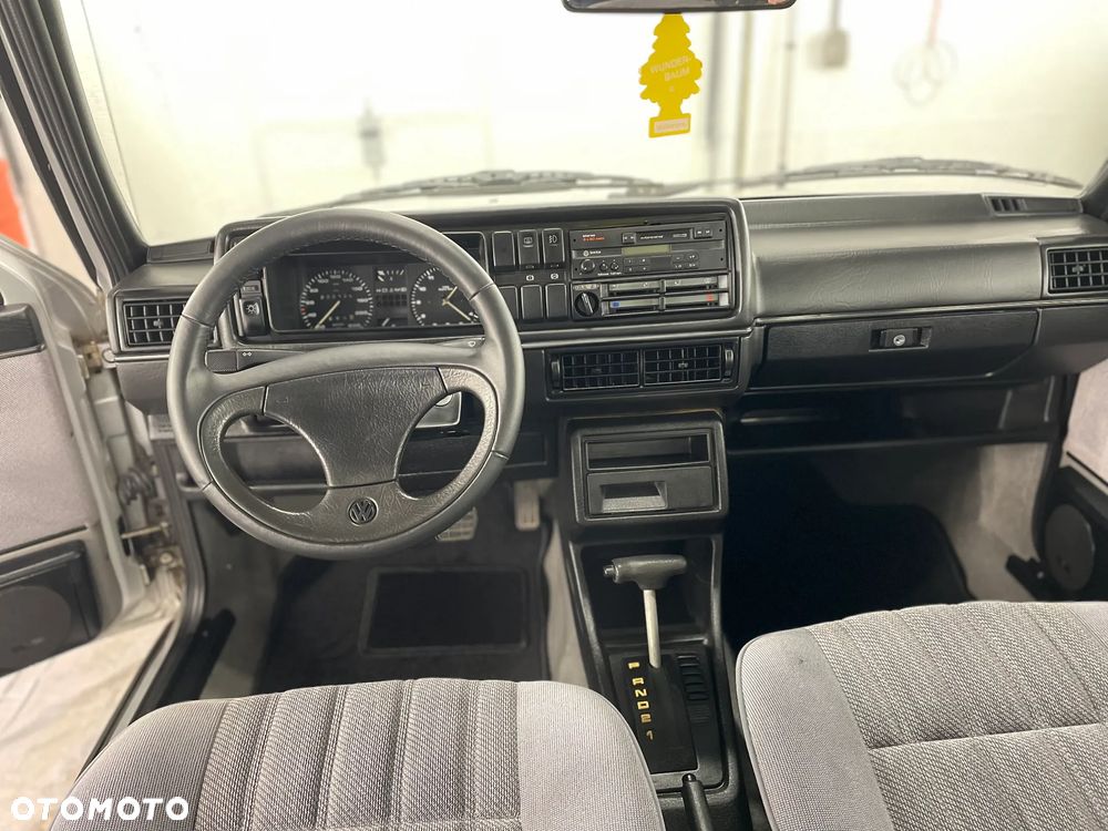 Volkswagen Jetta - 11