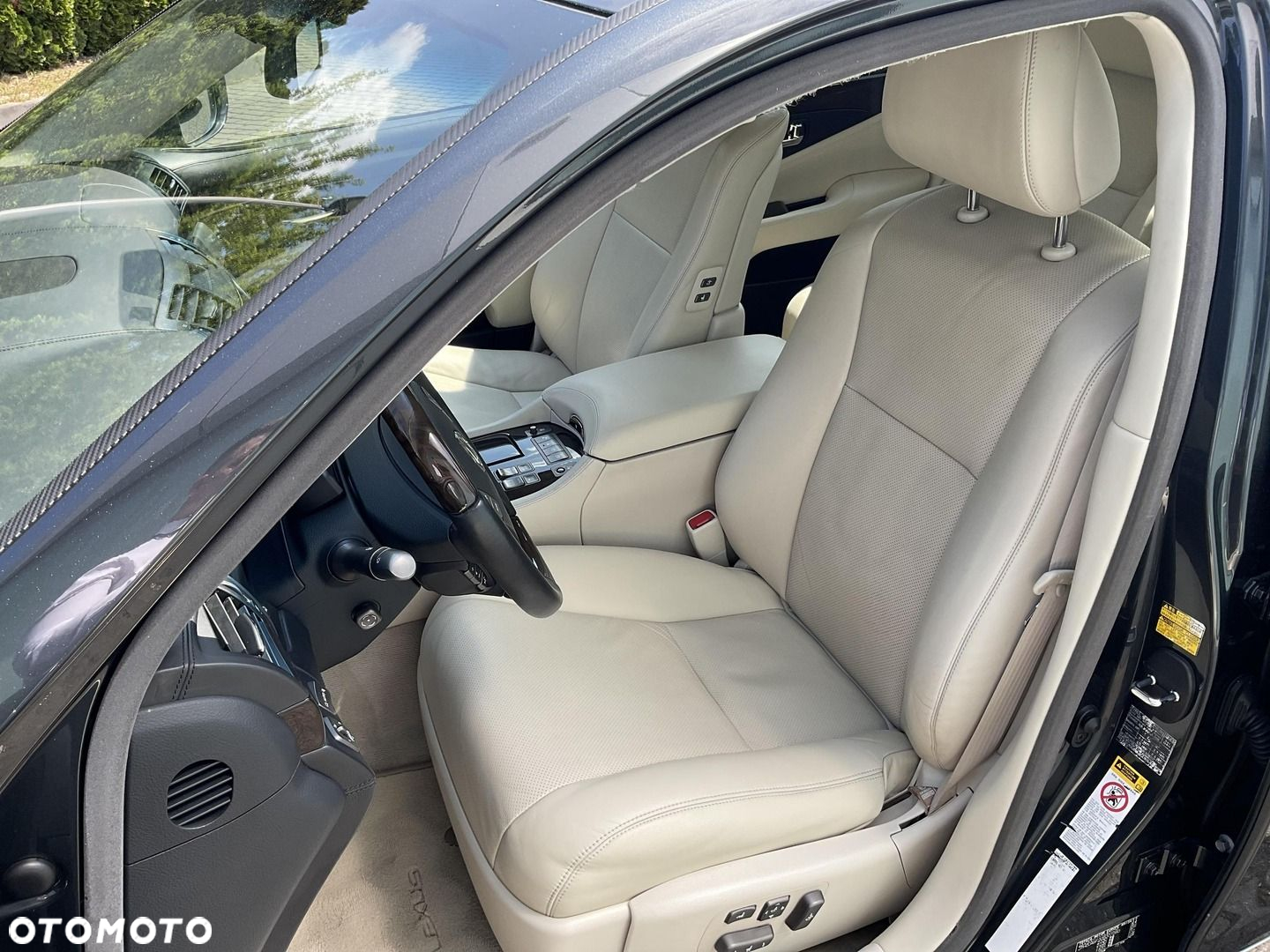 Lexus LS 600h Superior - 12
