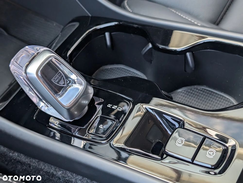Volvo XC 40 B4 AWD Ultimate Dark - 28