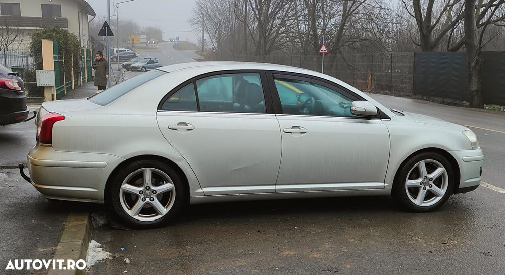 Toyota Avensis 2.2 D-4D Luxury - 1