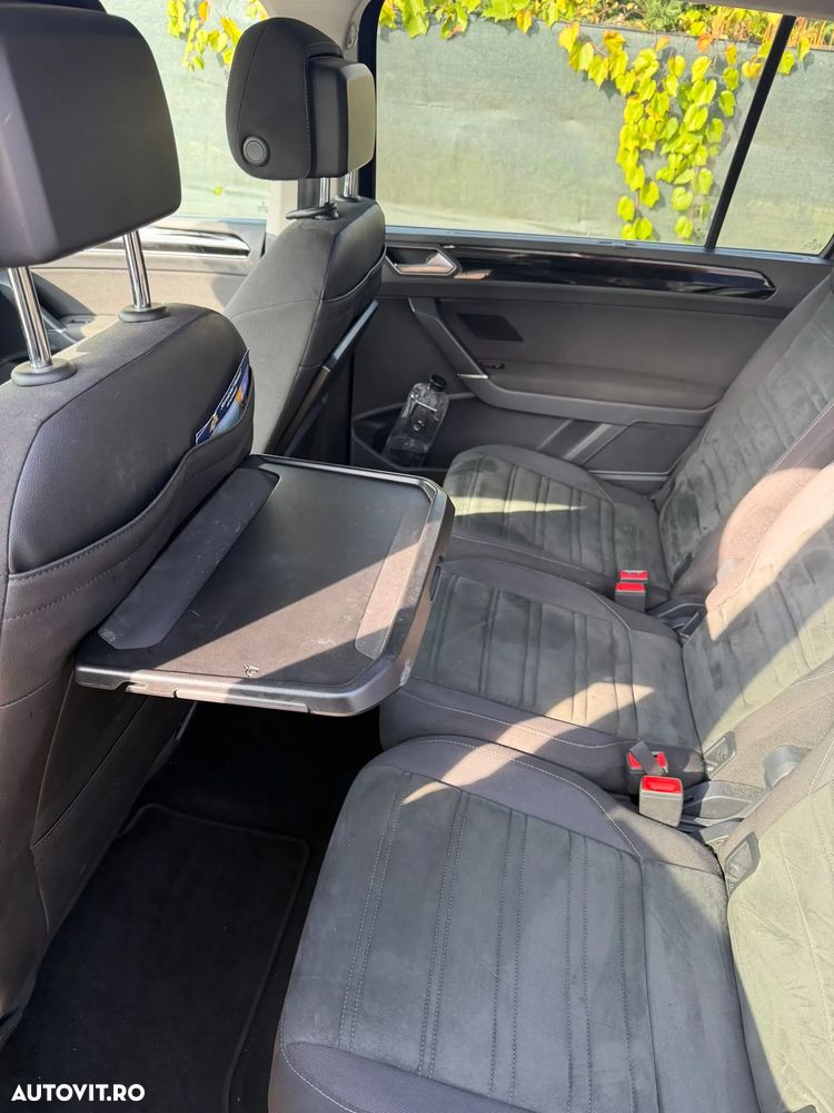 Volkswagen Touran 2.0 TDI DSG Highline - 9