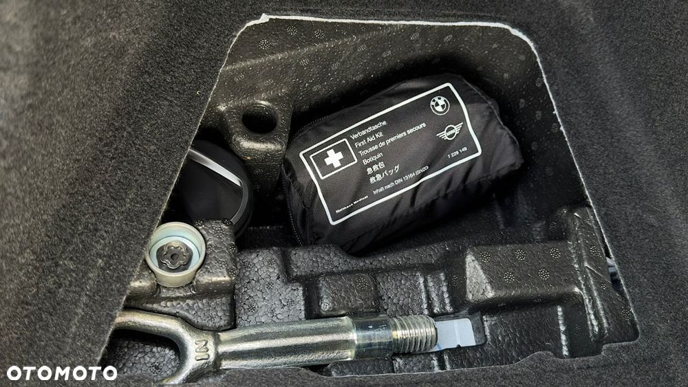 BMW Seria 8 - 38