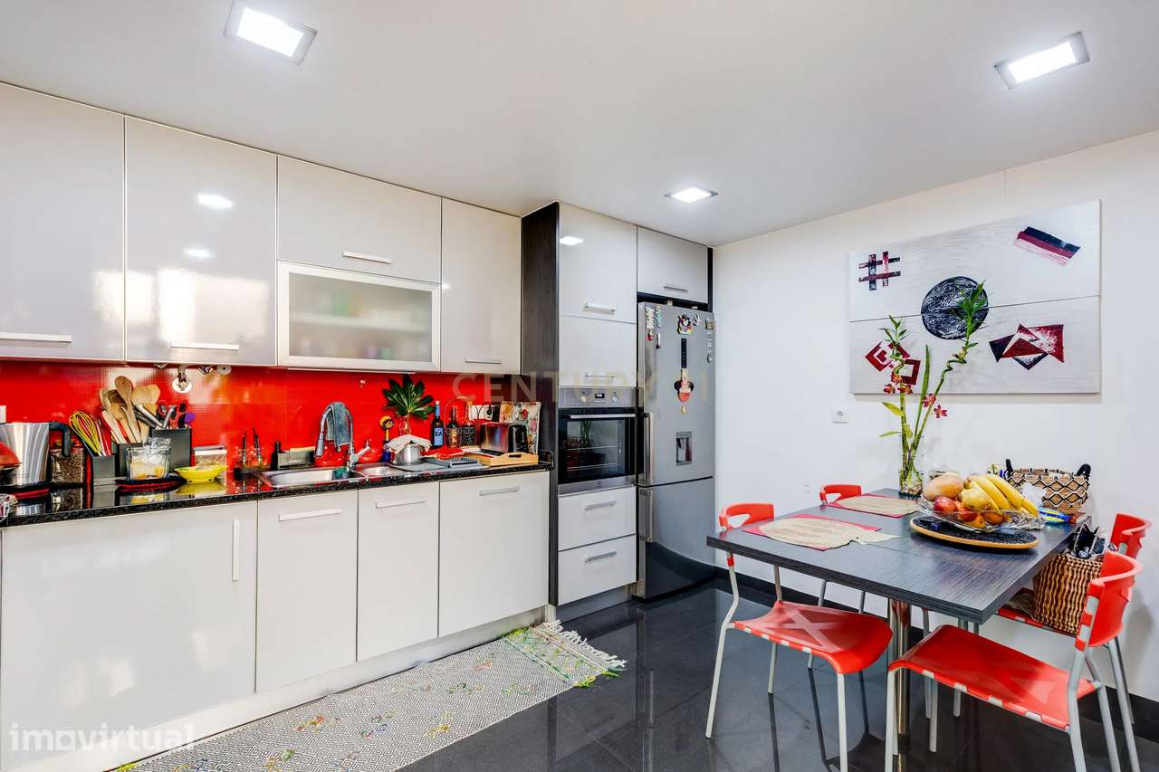 Apartamento T3, sem elevador, arrumo no sótão e garagem fechada, em Po - Grande imagem: 2/35